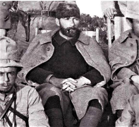 Trablusgarp’ta, Balkanlar’da, Diyarbekir’de, Çanakkale’de, Afrin’de ve girdiğin her cephede sergilediğin mücadele Suriye Türkmenleri ve Özgür Suriye Devrimi için önemli bir modeldir. Ruhun şad, mekanın cennet olsun Büyük Türk! İzindeyiz! #Atatürk #10Kasim