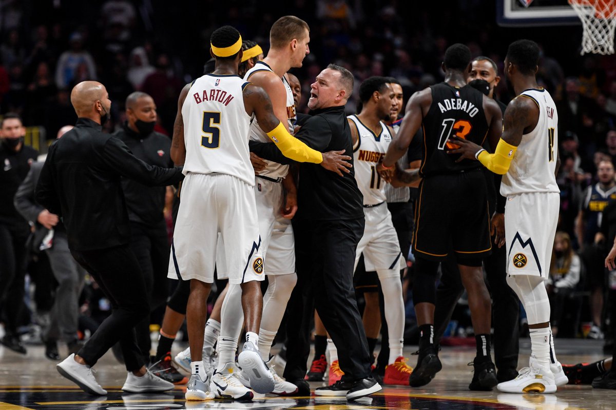PasionBasketNBA's tweet photo. Se hicieron oficiales las multas tras el altercado de anoche entre Nikola Jokic y Markieff Morris:

➡️ Nikola Jokic: un partido suspendido sin jugar
➡️ Markieff Morris: 50.000 $
➡️ Jimmy Butler: 30.000 $ https://t.co/hNHF8trxLF
