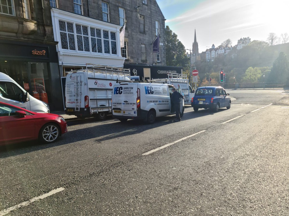 branch_cab's tweet photo. @edinhelp @edinhelp @EdinburghLive_ @edinburghpaper @lezleymarion @adamrmcvey @lmacinnessnp @cllrcammyday photos taken short while ago. Do you think that this is acceptable? We pay license fees to ensure ranks are accessable to taxi drivers. This needs fixed NOW. https://t.co/QXFL43eMDh