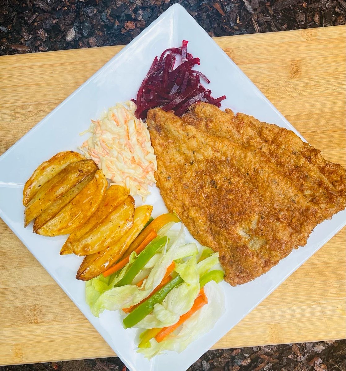 NevariMpho's tweet image. T-man Lunch Served 😋🍑😂 
Nothing hectic here 
Fish, sweet chill potatoes,Greek salad and 2 salads
#Bluza_za
#MagicKitchen
#ITISNOWORNEVER
#WORKINPROGRESS
#CONSISTENCY
#DEDICATION
#DETERMINATION
#BEKINDTOYOURSELF
#KEEPTHEFAITH
#ITISWELLWITHMYSOUL
