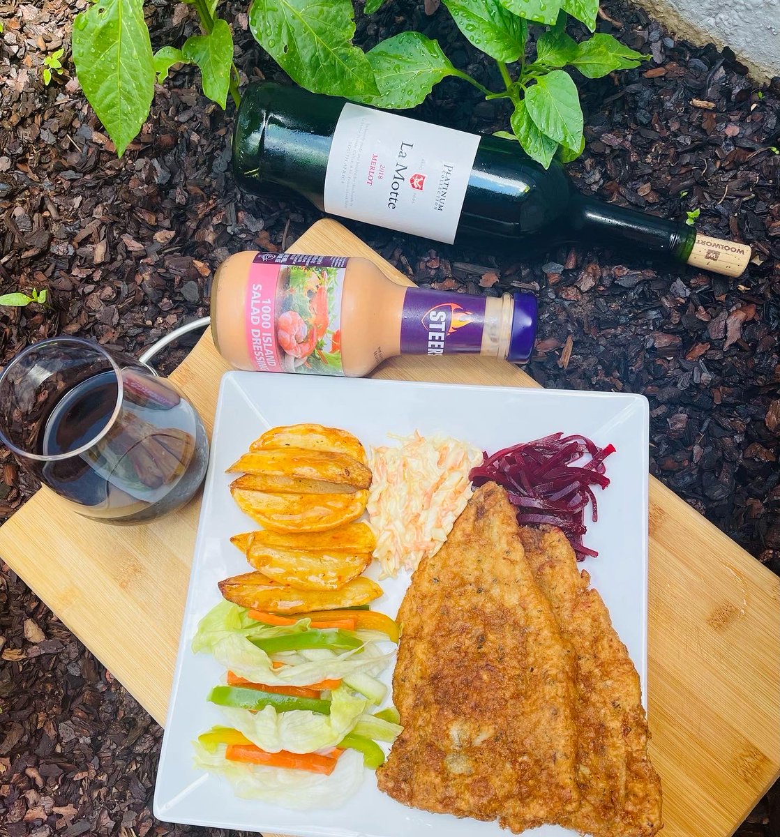 NevariMpho's tweet image. T-man Lunch Served 😋🍑😂 
Nothing hectic here 
Fish, sweet chill potatoes,Greek salad and 2 salads
#Bluza_za
#MagicKitchen
#ITISNOWORNEVER
#WORKINPROGRESS
#CONSISTENCY
#DEDICATION
#DETERMINATION
#BEKINDTOYOURSELF
#KEEPTHEFAITH
#ITISWELLWITHMYSOUL