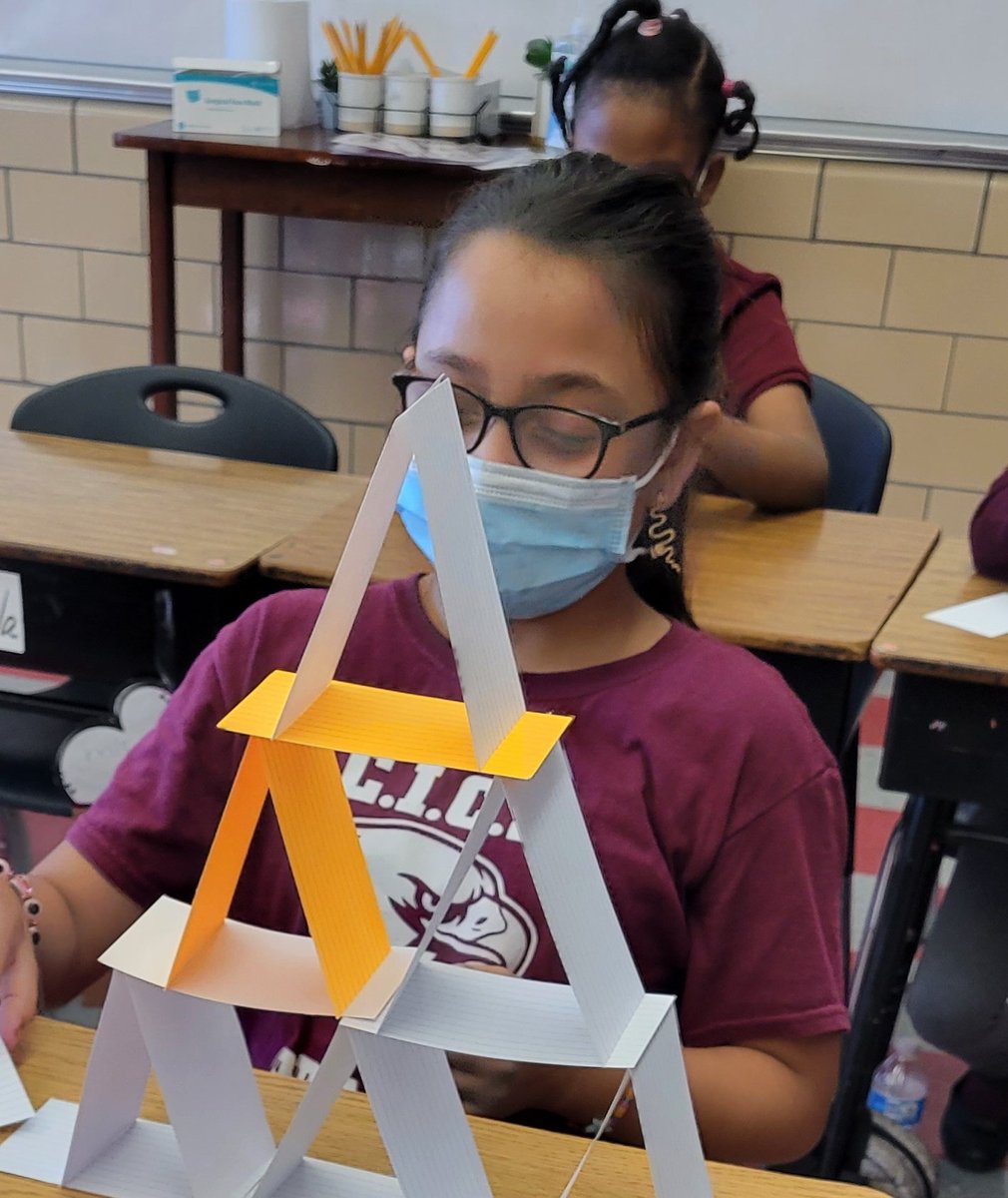 MrsDWatkins's tweet photo. Retraining our brains and changing our stinking thinking. You can accomplish seemingly  impossible task and then go off to help others be great. @CICSPrairie #growthmindset https://t.co/ZCJgP1KtQe