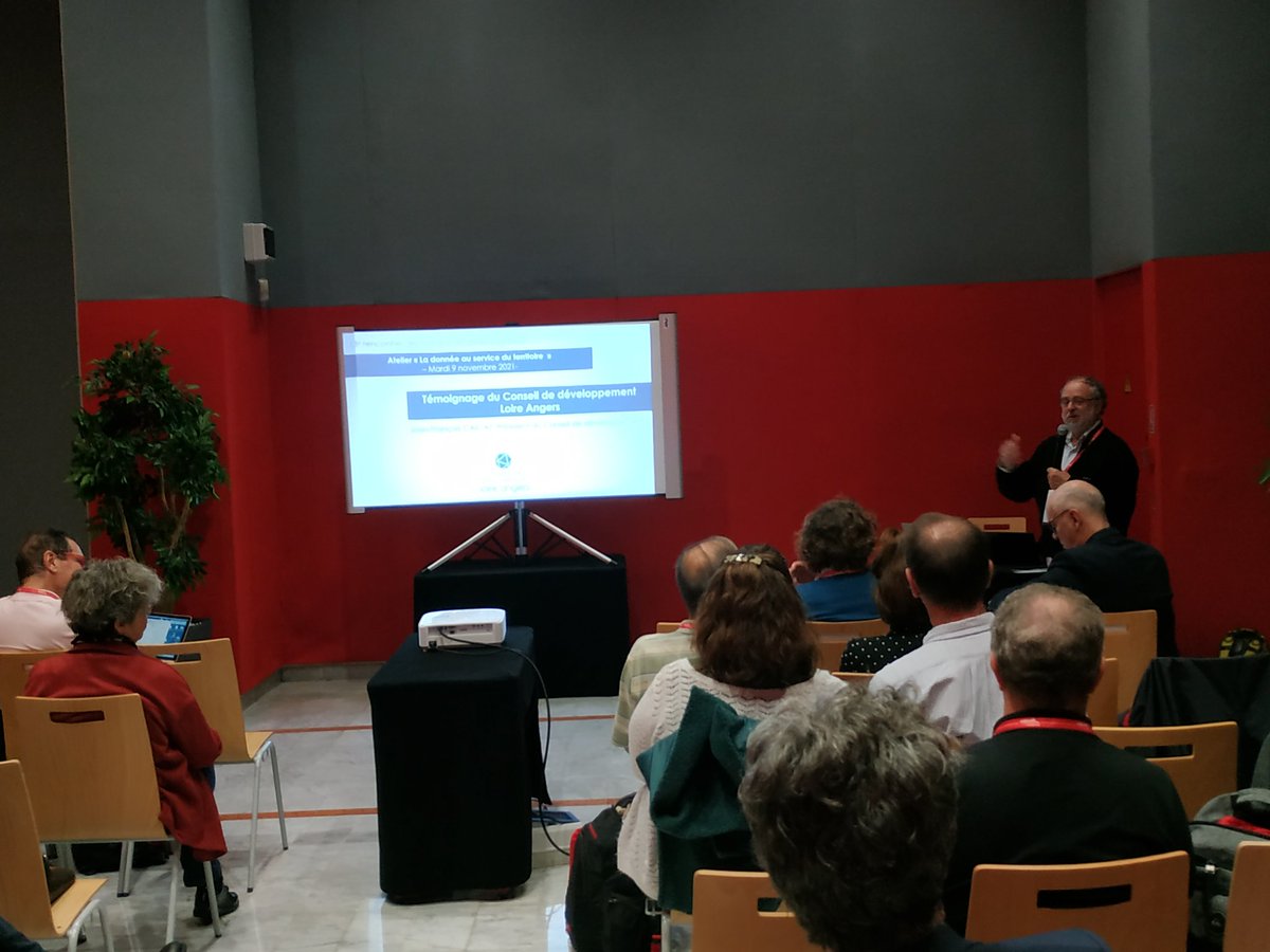 CoordNatCD's tweet photo. Atelier en cours la donnée au service du territoire : comment créer des interfaces simples et coopérative s pour que l'intelligence devienne collective ?
#13eRCD https://t.co/az26WrLz7v