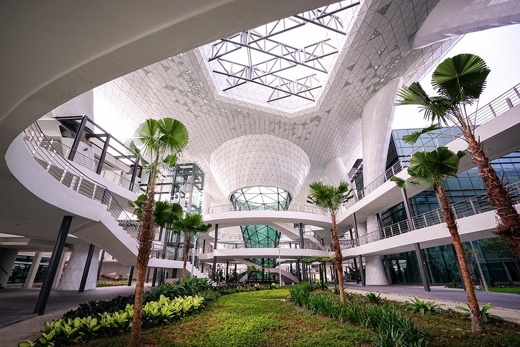 kamarul14's tweet photo. Universiti terbaru di Malaysia.

Senibina bangunan yang moden dan futuristik, seolah-olah kita berada di Australia!

Universiti Teknologi Sarawak di Sibu secara rasmi dilancarkan mulai hari ini 10 November 2021 ✅

Cantik gila!!! https://t.co/PG1INXm84S