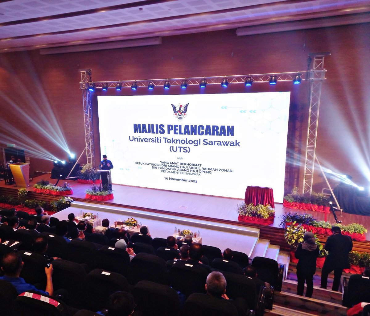 kamarul14's tweet photo. Universiti terbaru di Malaysia.

Senibina bangunan yang moden dan futuristik, seolah-olah kita berada di Australia!

Universiti Teknologi Sarawak di Sibu secara rasmi dilancarkan mulai hari ini 10 November 2021 ✅

Cantik gila!!! https://t.co/PG1INXm84S