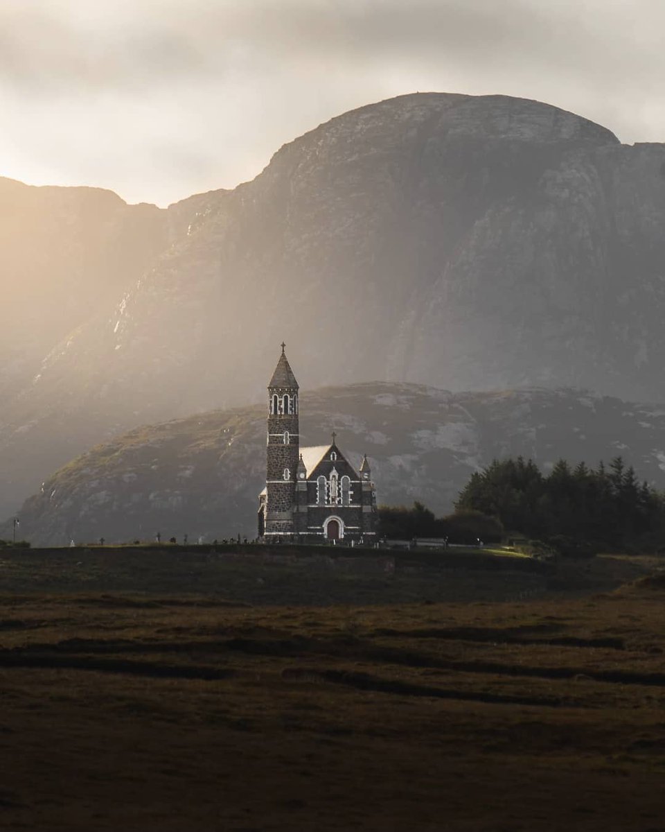 County Donegal in Ireland looking like the alps ☘️😍⛪

Instagram - snapshotdev

@GoToIrelandCA
@GoToIrelandOz
@GoToIrelandUS

#ireland
#irish
#landscapephotography
#countydonegal
#church
#sunrise