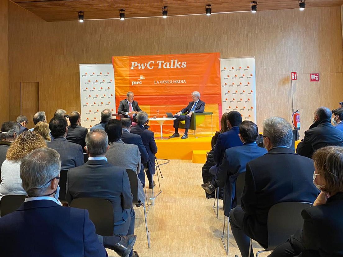 PwC_Spain's tweet photo. Arrancamos nueva edición de #PwCtalks junto a 
@LaVanguardia con el Consejero Delegado de Saba, Josep Martínez Vila e Ignacio Marull (@jmarullgua001), socio responsable de PwC en Catalunya. https://t.co/PJhk9dIzqh