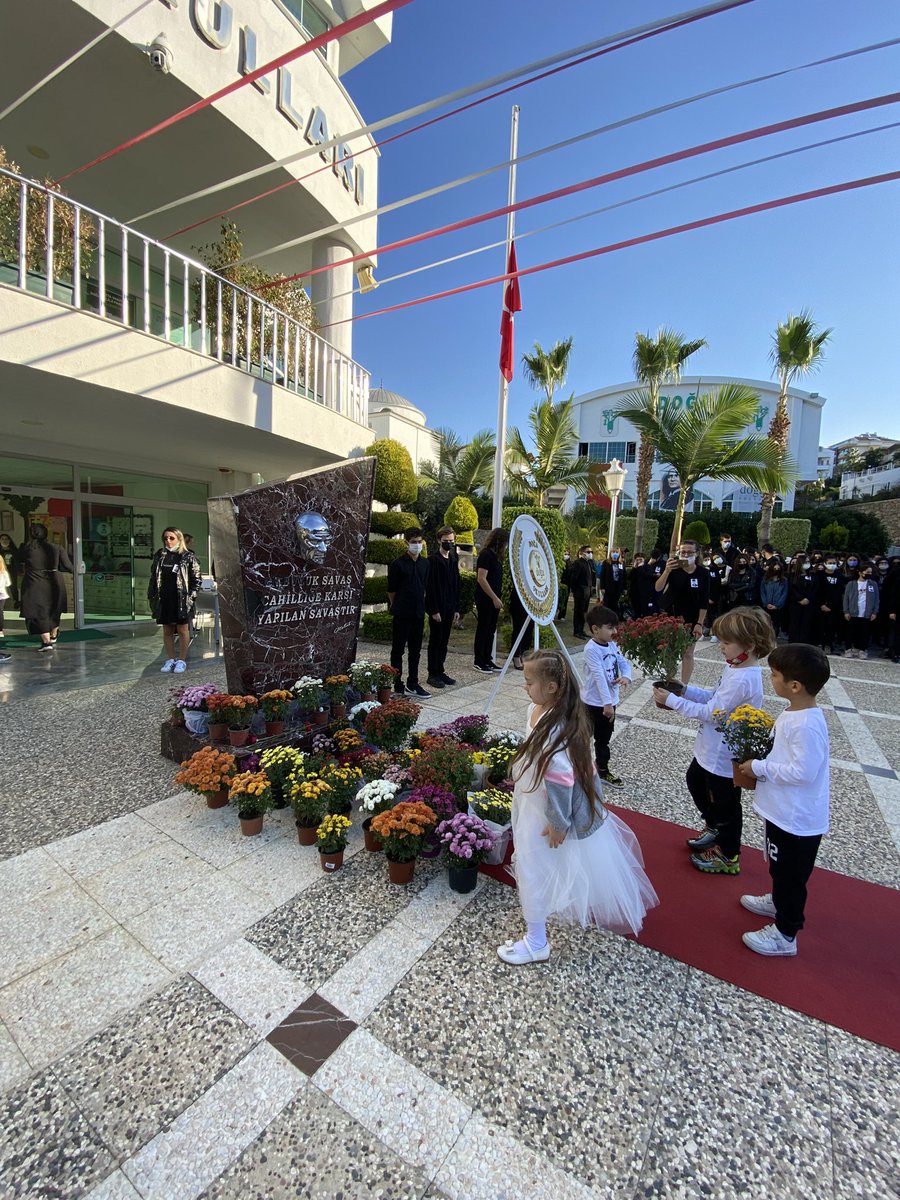 #HerDersBizimlesin
Başöğretmenimiz Gazi Mustafa Kemal Atatürk'ü aramızdan ayrılışının 83. yılında saygı, özlem ve minnetle anıyoruz. 
Sonsuza kadar ∞
#10Kasım