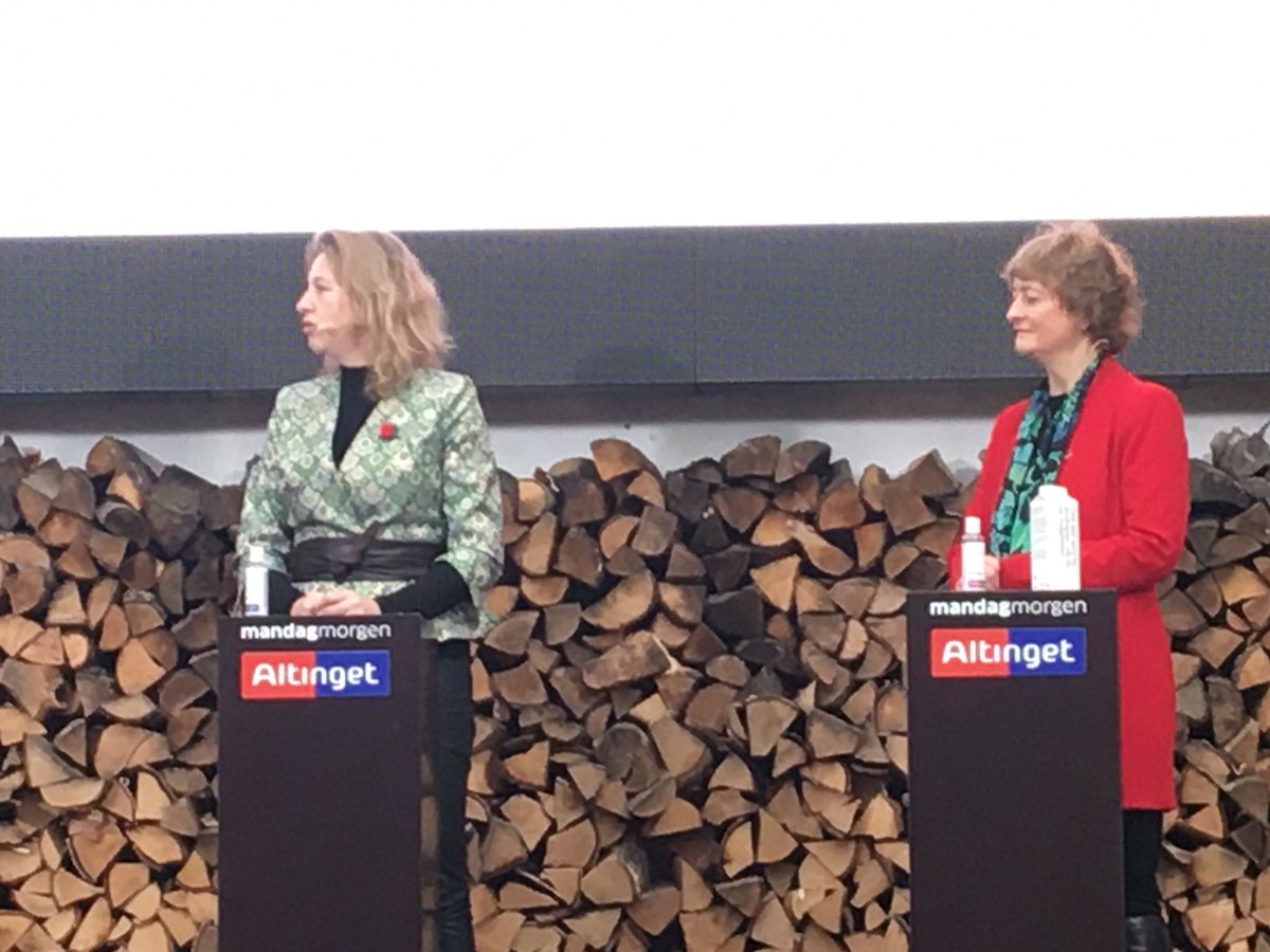 kraghclaus's tweet photo. Københavnerpolitisk topmøde hos @altinget med @SophieHAndersen og #LineBarfod @esben_schj stiller skarpe spørgsmål om byens fremtid https://t.co/BO7cqd0jhL