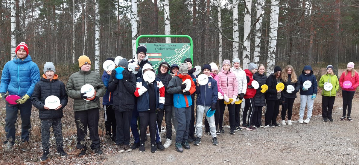 RiverGo3's tweet photo. RiverGo increases environmental awareness. QR-codes in the disc-golf targets #Imatra provide information of River Vuoksi nature. Students learned a new way of acquiring information @sefinruscbc @enicbc https://t.co/DzvAME1b5c
