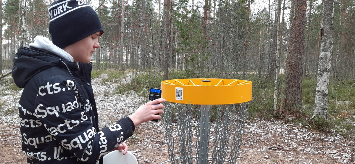 RiverGo3's tweet photo. RiverGo increases environmental awareness. QR-codes in the disc-golf targets #Imatra provide information of River Vuoksi nature. Students learned a new way of acquiring information @sefinruscbc @enicbc https://t.co/DzvAME1b5c