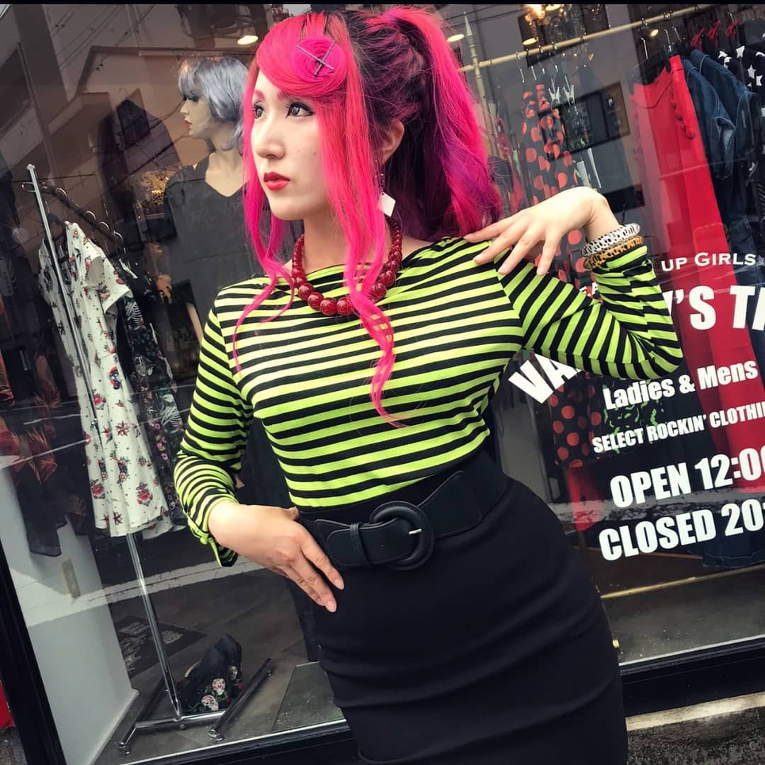 kannana_fever's tweet photo. 【💄Valley's Trap 商品紹介👗】

トップス:Unique Vintageのネオングリーンストライプカットソー

ネオングリーンが色鮮やかでキュートなストライプのトップス✨
伸縮性もあって着心地抜群💟

Valley's Trap HP
https://t.co/W3W73bbga5

#vallerystrap
#pinup
#pinupgirl 
#uniquevintage https://t.co/QffOT1JqMP