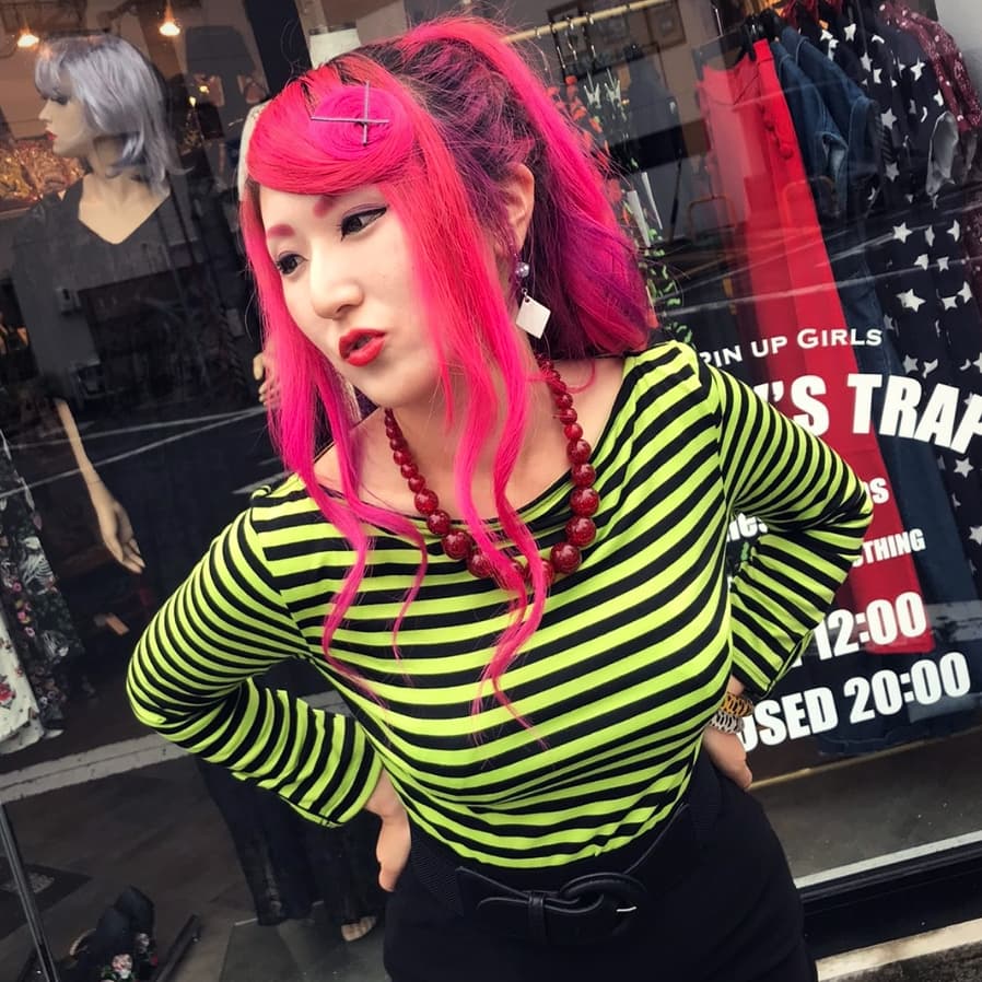 kannana_fever's tweet photo. 【💄Valley's Trap 商品紹介👗】

トップス:Unique Vintageのネオングリーンストライプカットソー

ネオングリーンが色鮮やかでキュートなストライプのトップス✨
伸縮性もあって着心地抜群💟

Valley's Trap HP
https://t.co/W3W73bbga5

#vallerystrap
#pinup
#pinupgirl 
#uniquevintage https://t.co/QffOT1JqMP