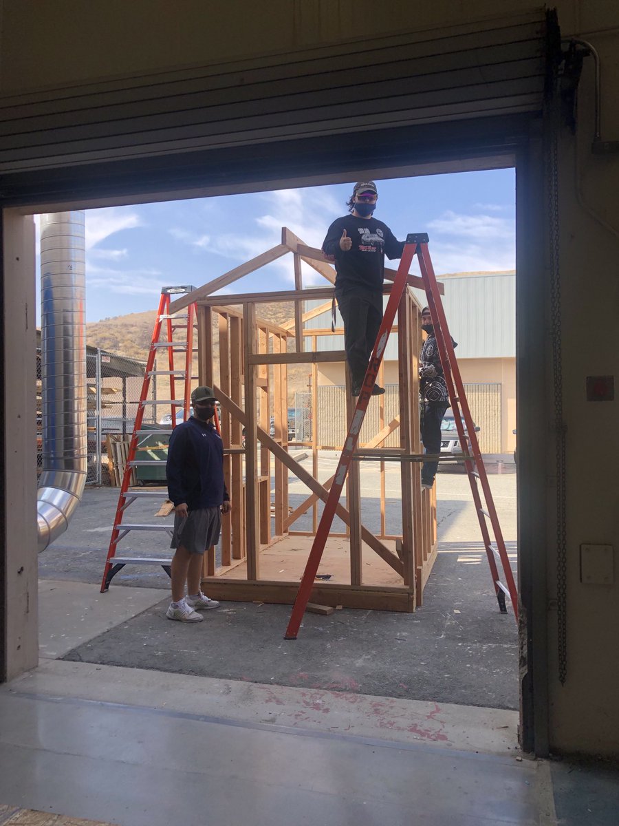 yhs_careerctr's tweet photo. YHS Articulation taking place in our ROP Construction Technology CLASS .... ⁦@CRYROP⁩  ⁦@YucaipaHigh⁩  Instructor Ms.Molina https://t.co/CfhyP72LBd