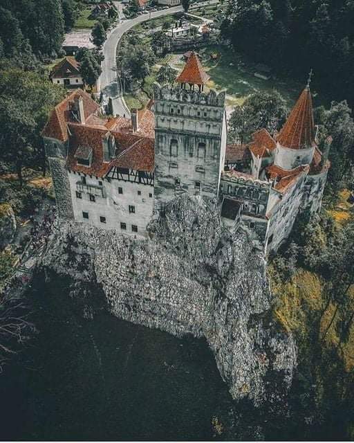 Bran Castle in Transylvania, Romania. Commonly known as Dracula's castle, it was built between 1377 and 1430.

#archaeohistories