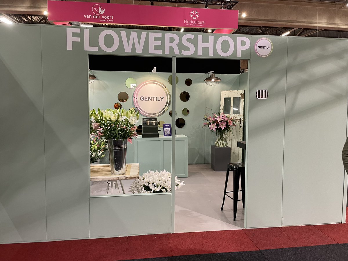 Gentily_Lilies's tweet photo. Wat zijn we nog aan het nagenieten van vorige week! Fijn om elkaar weer te kunnen ontmoeten. 

#TradeFairAalsmeer #royalfloraholland #flowershop https://t.co/yzhrhk9OMm