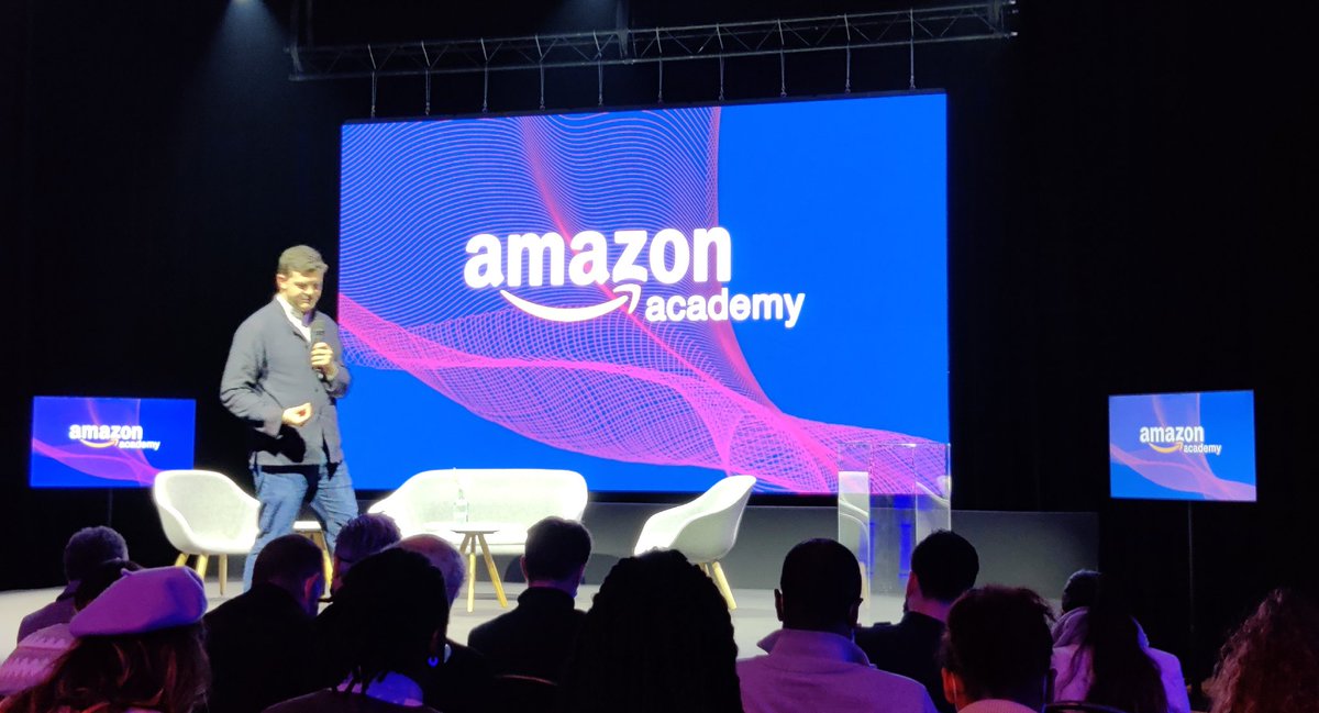 EsdNils's tweet photo. Merci à @DavidDjaiz pour son intervention à l'#AmazonAcademy sur le sujet d'une transformation fondamentale de la société. 

#Amazon #transitionecologique @AmazonNewsFR https://t.co/jSbXAEzCOL