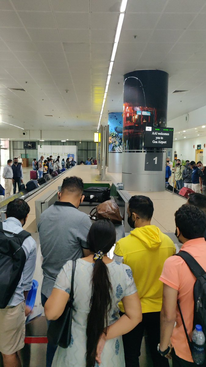 iSputNix's tweet photo. @flyspicejet Pathetic service by your guys at Goa airport. One hour since flight haa landed and baggage hasn't arrived. Pune goa flight. Baggage handlers on strike. Traveller's are facing  the brunt for no fault of theirs. #SpiceJet https://t.co/ioKaweQZpJ