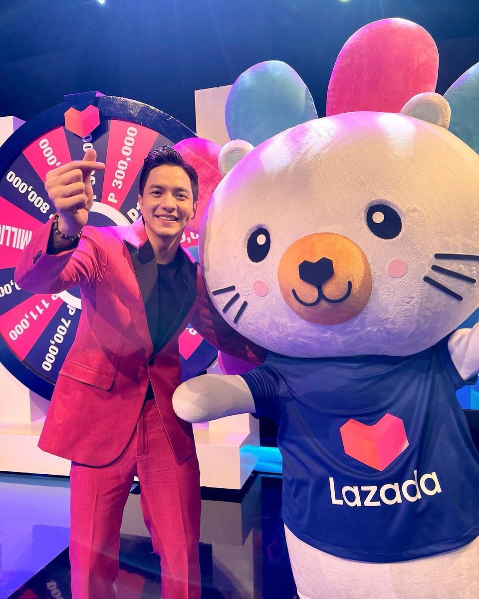 Justfor_Alden's tweet photo. Super Cute naman! Ready na ba kayo para sa @LazadaPH 1111 SuperShow? Mamaya na yan! 
#LazadaPH1111SuperShow 
#LazadaXALDEN https://t.co/dPzy8Nmekz