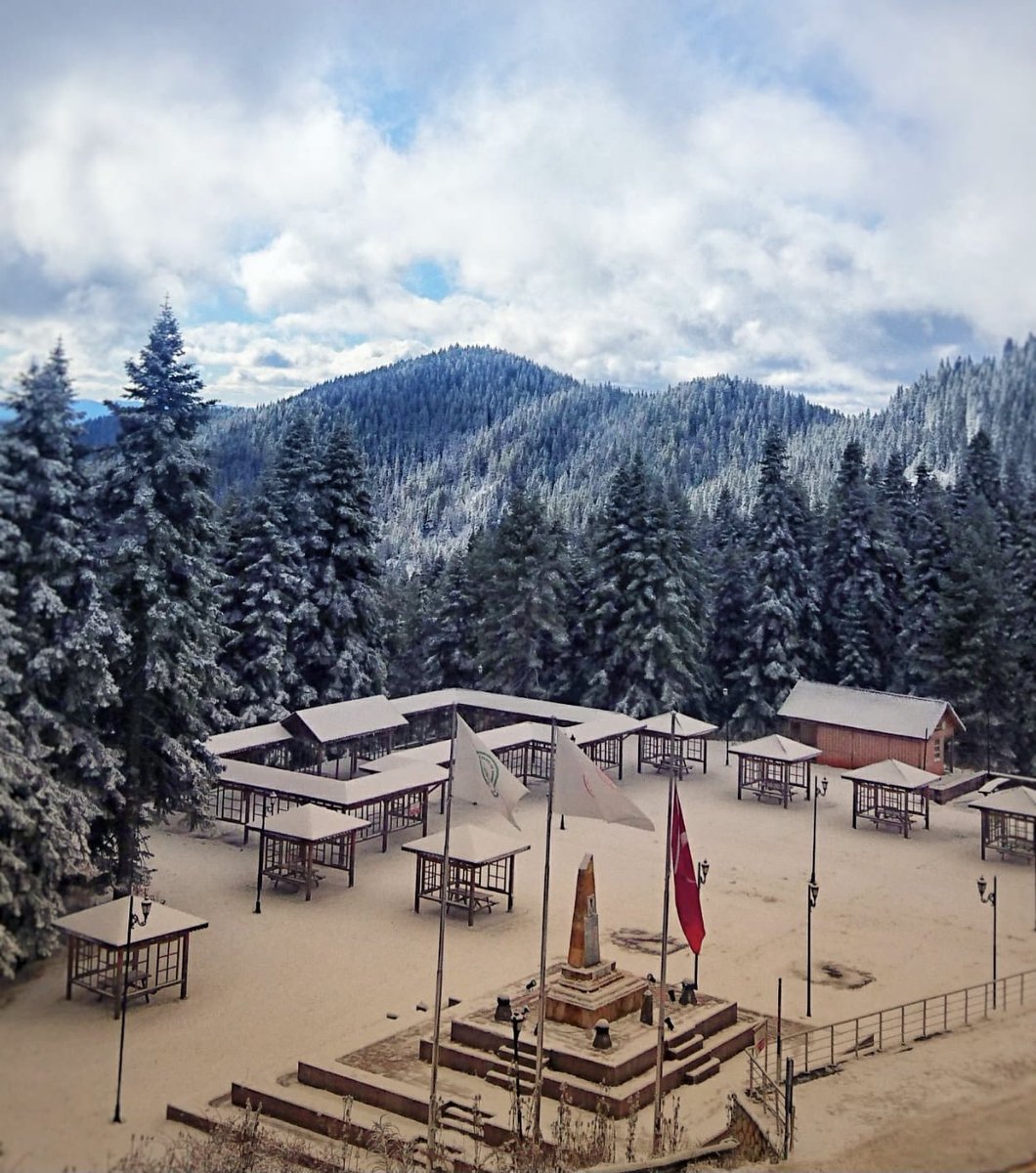 #IlgazDağıMilliParkı
#DerbentŞehitlikAnıtı beyaza büründü❄️🌲❄️