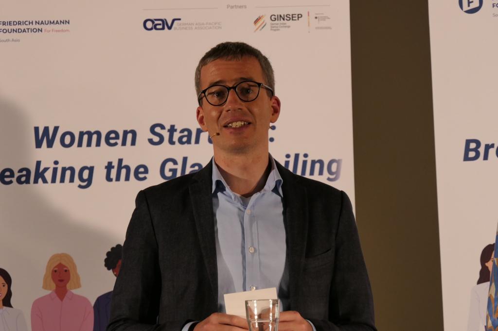 IndiainHamburg's tweet photo. “Women Startups: Breaking the Glass Ceiling” (9th November 2021)

@MEAIndia @eoiberlin @iccr_hq @AmritMahotsav 

#AzaadiKaAmritMahotsav #IndiaAt75 #indiafocus #indiaweekhamburg #Hamburg https://t.co/7LNWcMcrp6
