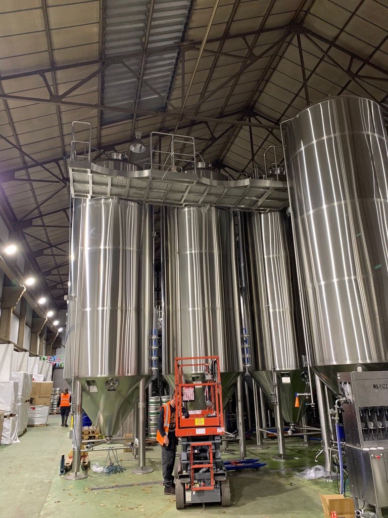 E X P A N S I O N 
UPDATE  🏗 

The crews are doing an absolutely cracking job - huge respect for <a href="/SSVLimited/">SSVLimited</a> and <a href="/KronesAG/">Krones</a> 

At close of day yesterday we had our yeast propagation tank, new FV platform &amp; two of our four new silver bullets in place. 

Two to go! 🌏 🦛 #Bristol