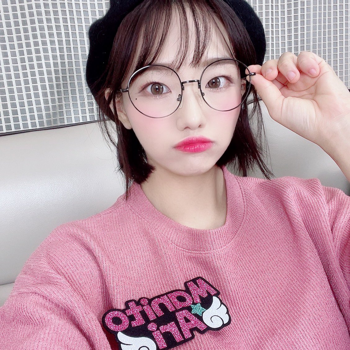 MANITOofficial's tweet photo. 애니 안경을 써 봤어여 ㅎㅎ
어때여 귀엽져 ㅎㅎ (ღ•͈ᴗ•͈ღ) 

#마니또 #애니 #아리 #토리토리도토리 #도토리 #다람쥐 #MANITO #ANNIE #ARI  #TORITORIDOTORI 
#ACORN #KPOP #GIRLGROUP #IDOL https://t.co/3X5HtIBQza