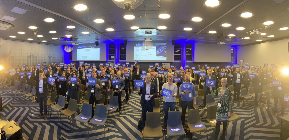 Valokuiturakentajat koolla. Tämä porukka tulee investoimaan yli miljardi euroa Suomessa  huippunopeisiin valokuituverkkoihin seuraavan 10 v aikana. #Kuidunkiitotie #suomitarvitseekuitua