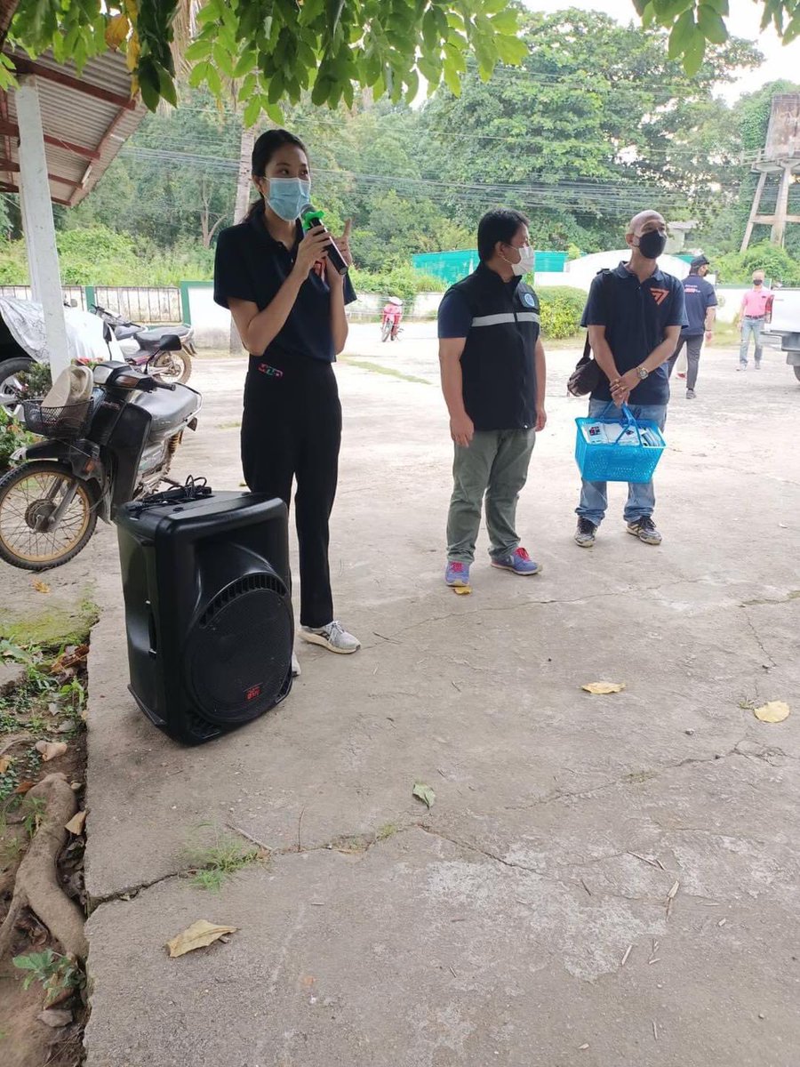 [ ร่วมสนับสนุนน้ำดื่ม รพ.สต. บ้านหนองห้า ต.น้ำบ่อหลวง ]

เช้านี้ครีมได้มีโอกาสแนะนำตัว ที่บ้านหนองห้า ต.น้ำบ่อหลวง อ.สันป่าตอง เชียงใหม่โดยทางป้อหลวงเก่ง (ผู้ใหญ่บ้านหนองห้า) ได้เล็งเห็นถึงการกระจายศูนย์ฉีดวัคซีนป้องกันโควิด

#พรรคก้าวไกล #พรรคก้าวไกลเชียงใหม่ #ก้าวไกล #สันป่าตอง