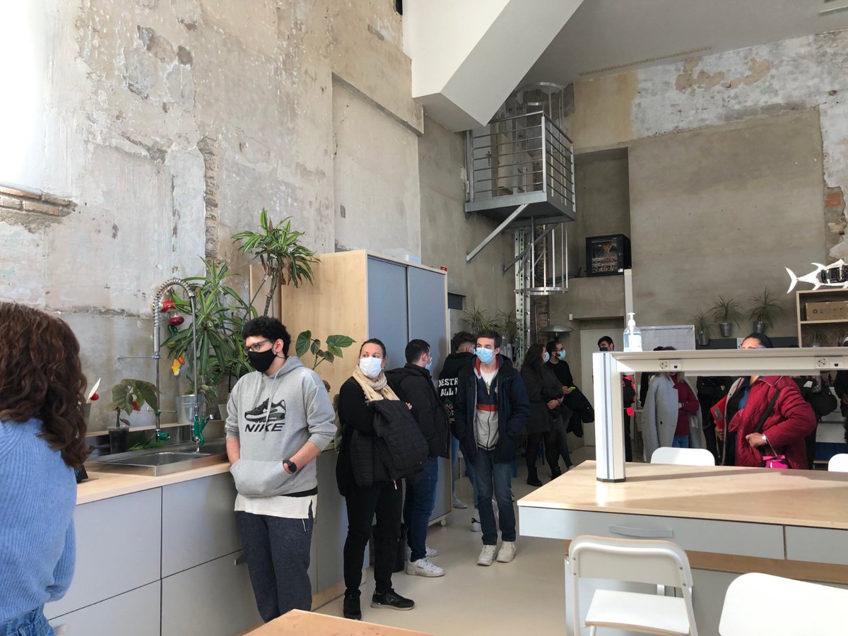 IES_Rodanas's tweet photo. El alumnado de Administración y Finanzas y DAM visitan Zaragoza Activa y conocen de primera mano los proyectos de Alvaro y Mariajo que participan en la II Edición "Convierte tu idea en Tu Negocio". Gracias a @IreneCebollada directora de @ZGZActiva. 
#REDZAC #RutaZac https://t.co/uK0qNiMDWz