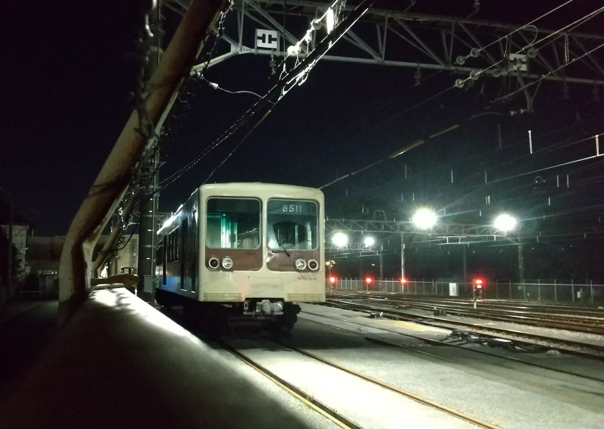 www_tanuki_com's tweet photo. もう光らないヘッドライト
繋がる事のないブレーキホース
連結することの無い連結器
使われることの無い8512番
#新京成電鉄
#8512F
#くぬぎ山
#引退 https://t.co/x5ASrbTfMt