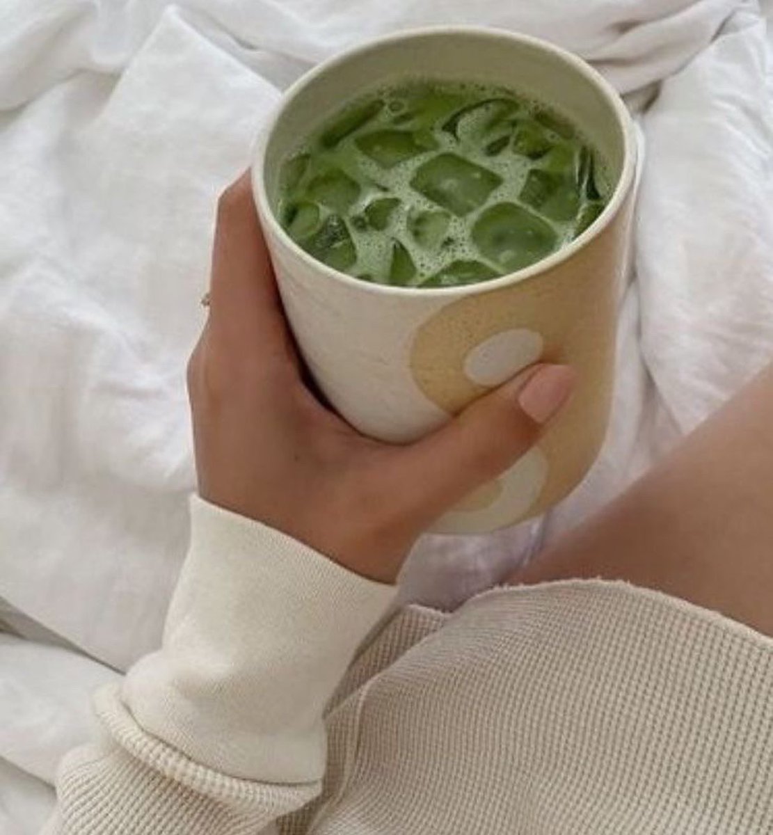 MejDejz's tweet photo. #mejdejz #morning #autman #bed #breakfast https://t.co/We0p4FFfaN