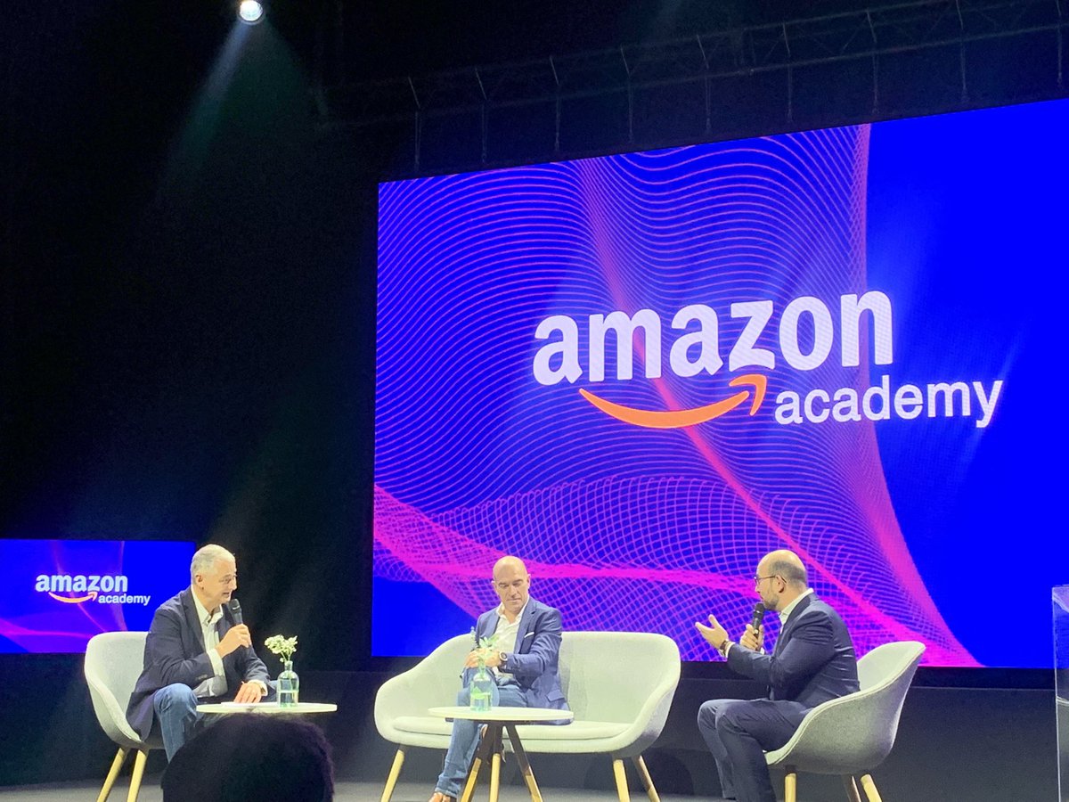 Mouna_com1's tweet photo. @philbloch , Ronan Bolé, @ludovicMDS échangent sur la dynamique territoriale  

#AmazonAcademy 

#ecommerce #digitalisation https://t.co/pDzdkinqkv