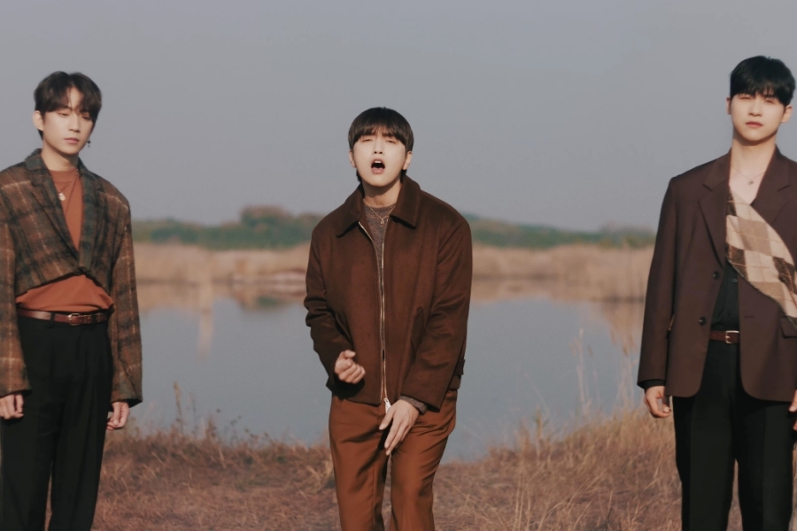 WATCH: #B1A4 Sings Their Hearts Out In Emotional "Adore You" MV Ahead Of #Sandeul's Enlistment
soompi.com/article/149586…