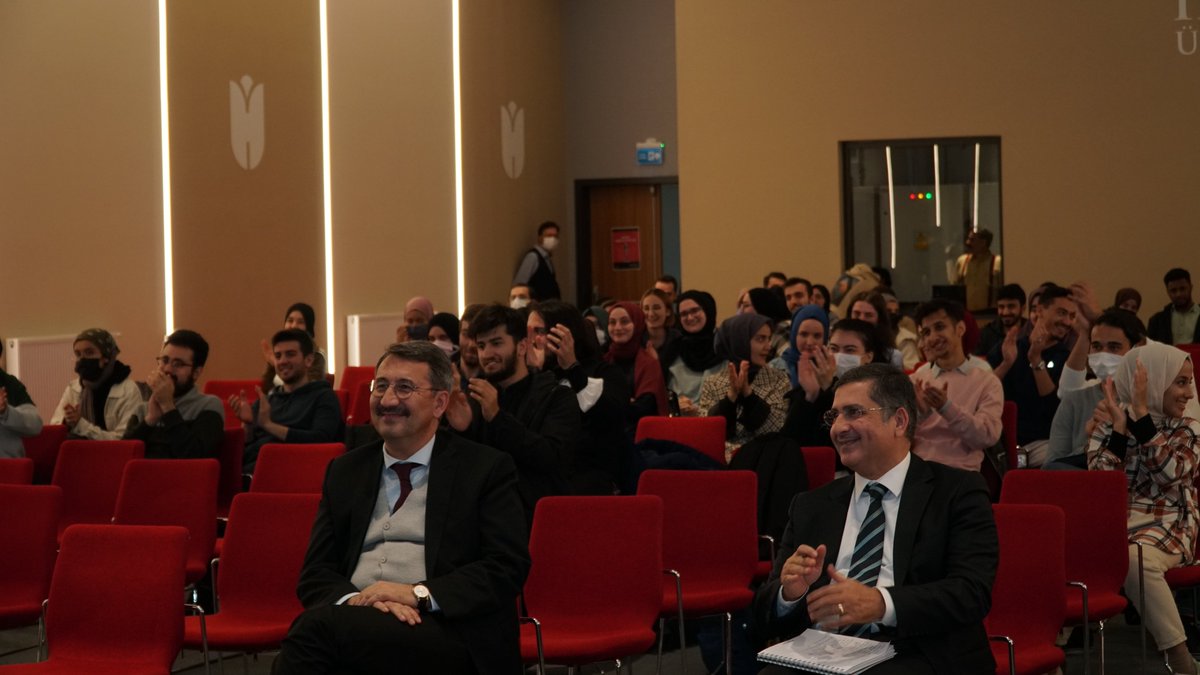 AtillaArkan's tweet photo. Açık Mikrofon'da önce dinledik, sonra anlattık. 

Öğrencilerimizin düzenlediği, her konuşmacının 2,5 dakika içerisinde dilediği konuda dilediği gibi konuştuğu etkinliğe katılmak keyifliydi, emeği geçenlere teşekkürler! https://t.co/8OP2VR6ZFl