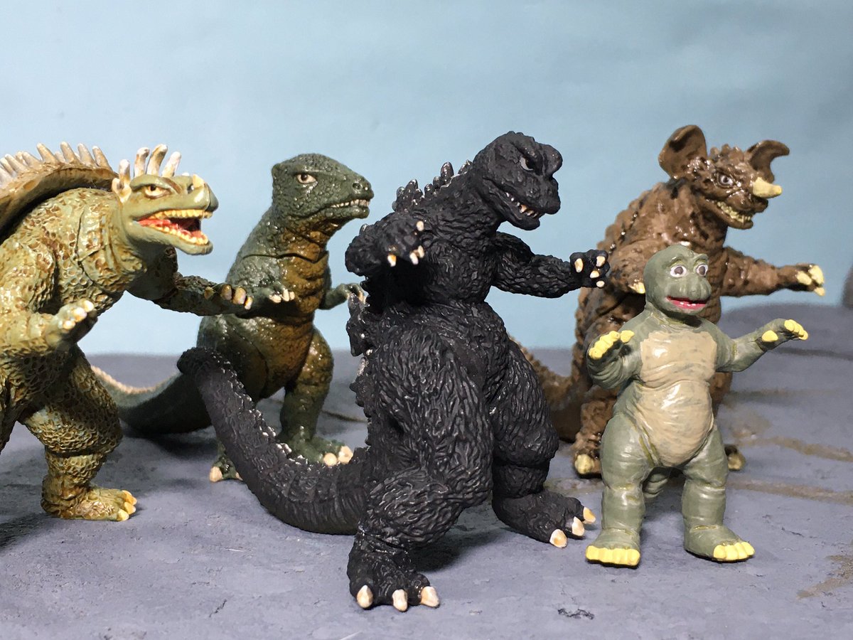 ゴジラ全集 怪獣総進撃のゴジラ1968を直立できるように改造してHG