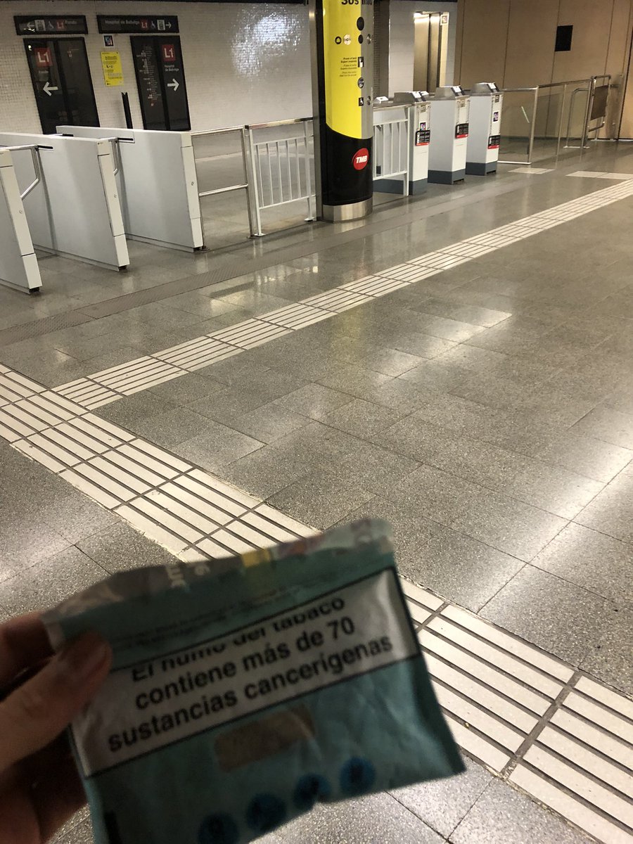 Medikament0s's tweet photo. Me he encontrado tabaco en el metro jajajajaj https://t.co/mvdjVwbJao