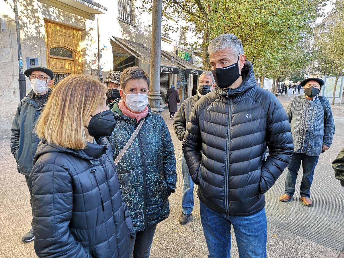 Espetxeetako salbuespen politikaren biktimak gogoan izan ditugu Eusko Legebiltzarraren parean, <a href="/EtxeratElkartea/">Etxerat Elkartea</a>-rekin. Aitortza eta memoria beharrezkoak direlako biktima guztientzat.