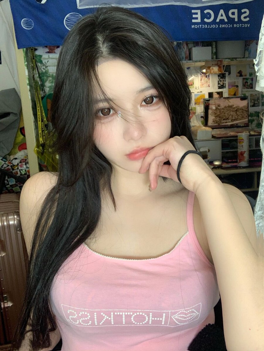 xinxinzia's tweet photo. 白天叫姐姐，晚上姐姐叫 https://t.co/pbFKhneoSV