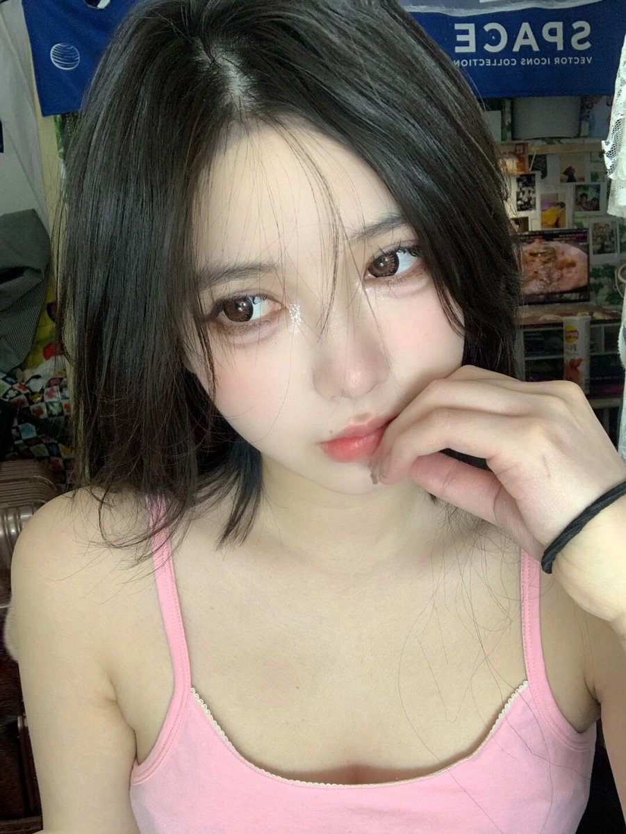 xinxinzia's tweet photo. 白天叫姐姐，晚上姐姐叫 https://t.co/pbFKhneoSV