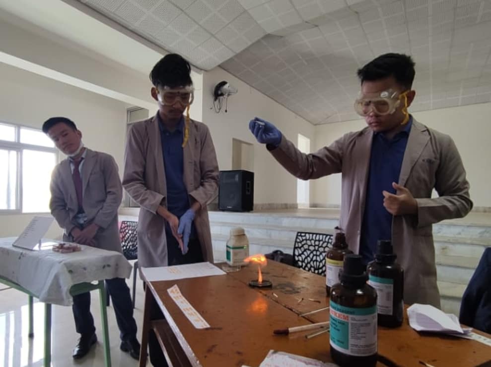 Day 2 of The Science Fair.

CHEMISTRY DEPARTMENT

#chemistrydepartment #chemistrystudents #experiments #kohima #nagaland #hrdministry