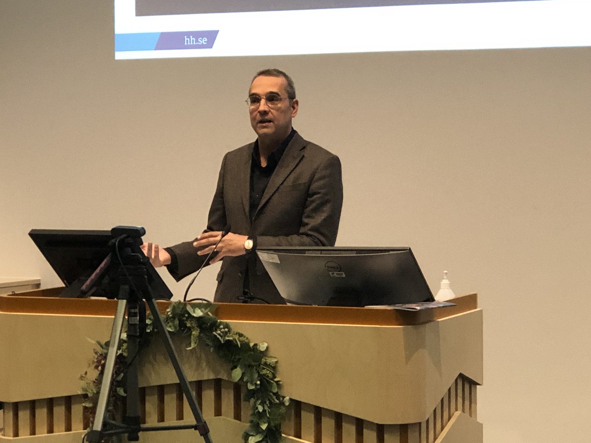 HogskolanHstd's tweet photo. "Ett normvetenskapligt perspektiv på digital transformation" Måns Svensson, professor i #rättsociologi, håller sin installationsföreläsning på @HogskolanHstd Läs mer om hans forskning på https://t.co/pJs1mf7X1w https://t.co/tBiMVc0eEb