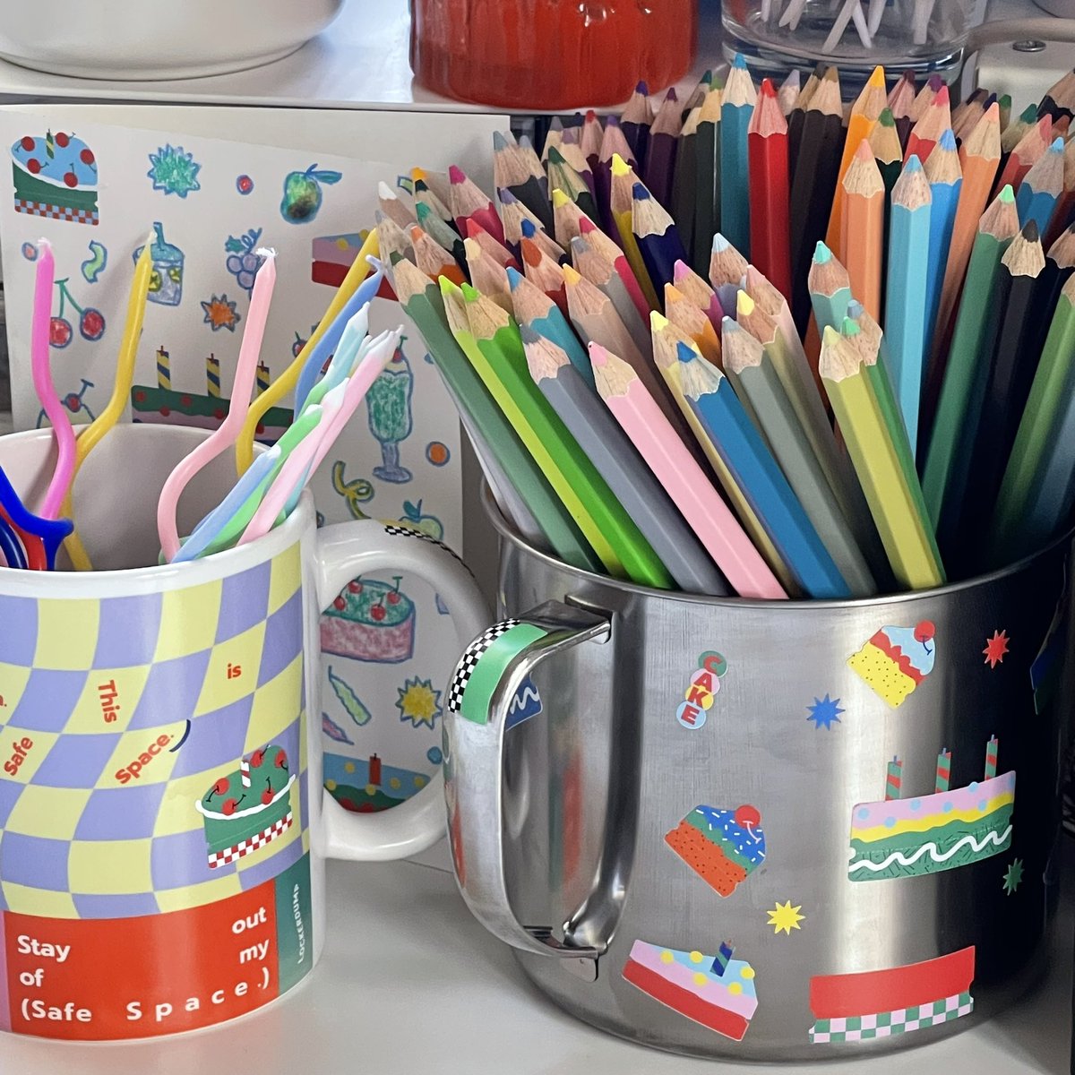 lockerdump's tweet photo. 🍇🍏🍋🍊🖍 https://t.co/OepWkDGLXE