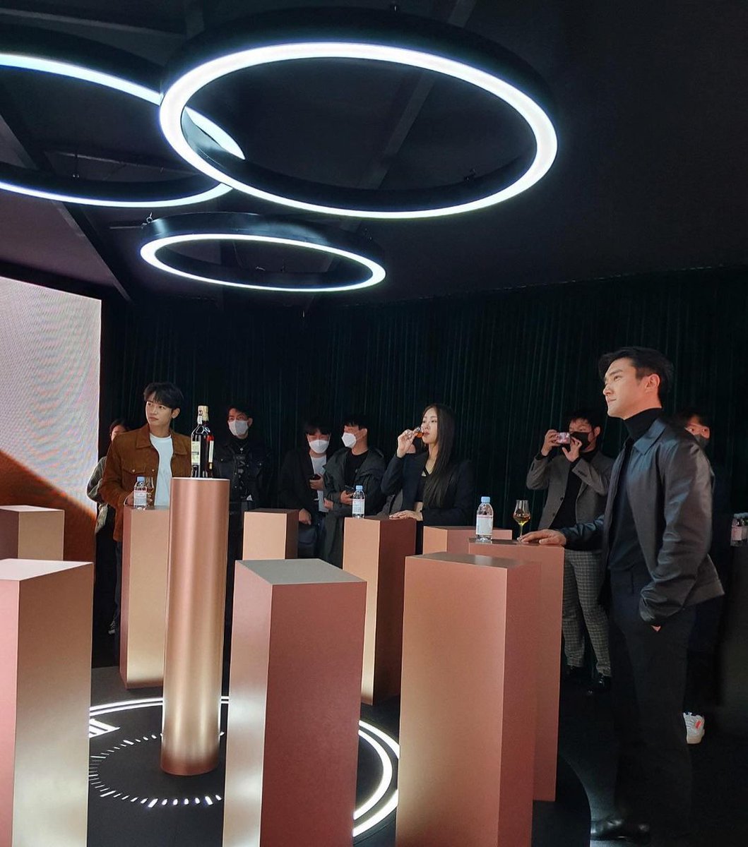 tias_siswanti's tweet photo. 📢ELPEU

SIWON POST ON IG

"Thank you for inviting me to such a meaningful event. It's a pleasure. Also, really appreciate the great article."

#E2I #Ballantines #Timewellspent #TimeSlowingExperience https://t.co/t1gMgWlZ7L