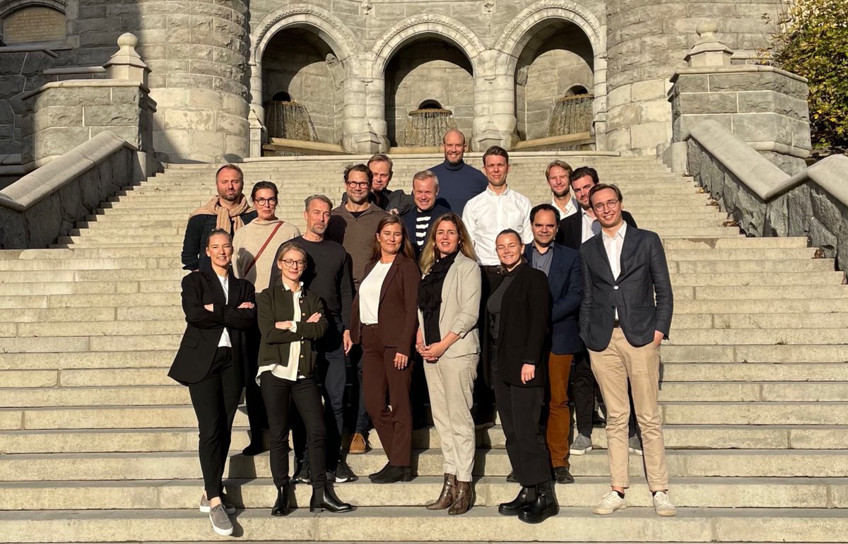 Samma arbetsplats, ny roll! 

För några veckor sedan tillträdde jag en ny roll som Senior Consultant på <a href="/NewRepublicPA/">New Republic Public Affairs</a>. Jag ser fram emot att fortsätta arbeta med detta mycket kompetenta gäng, nu bland annat med utökat ansvar för New Republics profilering inom hållbarhet.