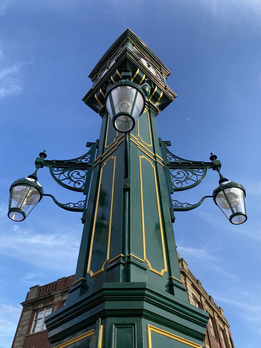SmithofDerby's tweet photo. In the Summer of 2021, The Chamberlain Clock on Birmingham's Cathedral Quarter was reinstalled after major restoration works.
#ninthdayofchristmas #smithofderby #clockmakers #chamberlainclock #birminghamjewelleryquarter #restoration #engineering #nationallotteryheritagefund https://t.co/lktHoAQx1x