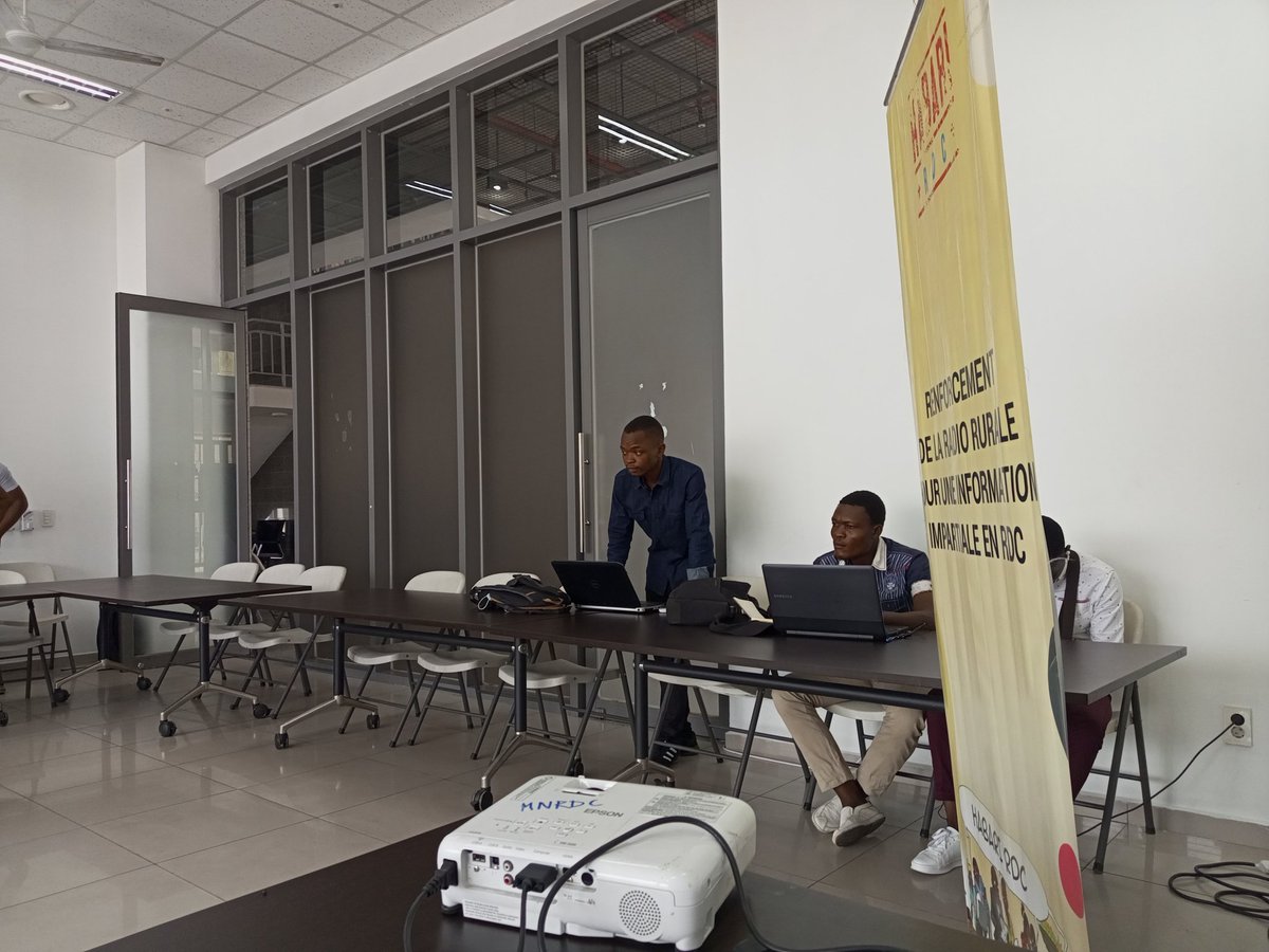 blogducitoyen's tweet image. La démocratisation de la parole à l&apos;ère du numérique au cœur d&apos;un #CafeBlog organisé par @habariRDC à #Kinshasa. @Internews_RDC