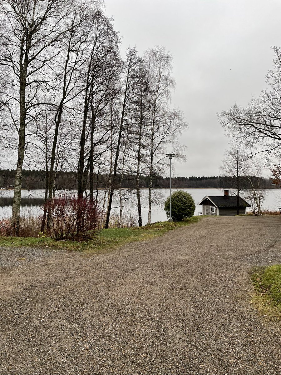 NRanimaa's tweet photo. 2007 ostin itselleni ja masussa olleelle tyttärelleni kodin 10 asunnon rivitalosta Hämeenlinnan Solvikista. Muutin nykyiseen kotiini 2014, mutta pidin asunnon, joka on nyt vuokrattuna. Edelleen sydän pakahtuu joka kerta kun ajan taloyhtiön pihaan. #Hämeenlinna 🧡💙🧡 #Solvik https://t.co/GxCtrxWDaO