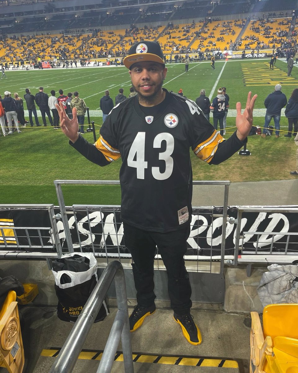 Cheeze_Da_Boss's tweet photo. Finished my Bigg 27 birthday off at Heinz Field in Pittsburgh watching my STEELERS play on Monday Night Football and we got the DUB over the Bears #LETS GOOO #Steelers nation #Bleed Black and Gold π#Mr Good Seats #CheezeDaBoss π€«ππππ½π₯Ά https://t.co/aWBSQmrRi4