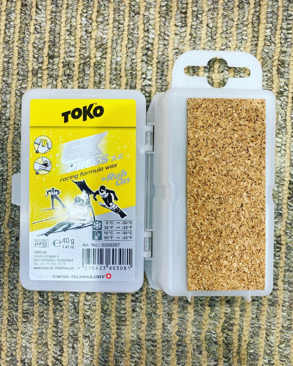 Ishii_Toyama's tweet photo. #石井スポーツ富山店 です🙋♂️
さて本日は簡単に #スキー の滑走性をアップさせるワックスをご紹介❗️
#TOKO
EX PRESS 2.0 #RubOn
中身のワックスを滑走面に直接ぬり、
その後、パッケージ裏面のコルクで擦るだけです❗️
簡単に持ち歩くことも出来るのでどんな時でもワックスできます🔥 https://t.co/jzNP8DGT0M